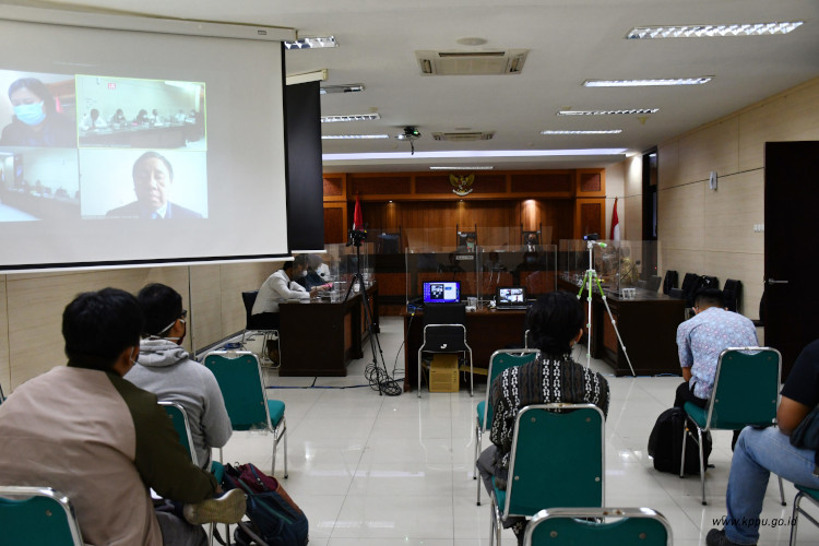 Sidang Pelumas Ditunda