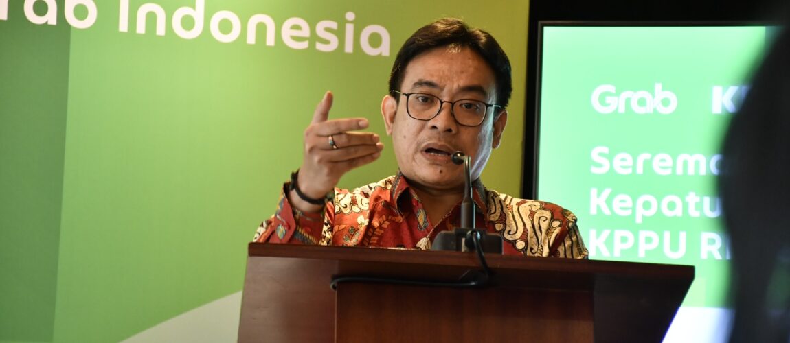 KPPU Serahkan Sertifikat Kepatuhan Persaingan Usaha kepada Grab Indonesia